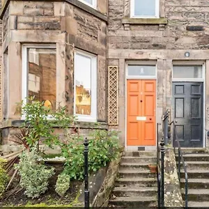 Holyrood Park: Lush & Arty 2 Double Bed Flat Apartment